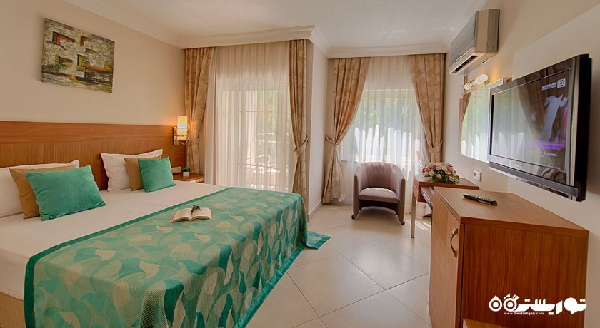 تخت بزرگ اتاق دلوکس